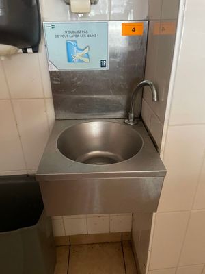Lave-main inox Mise à prix : 30€