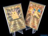 deux cartes Pokémon exposées sur un fond noir