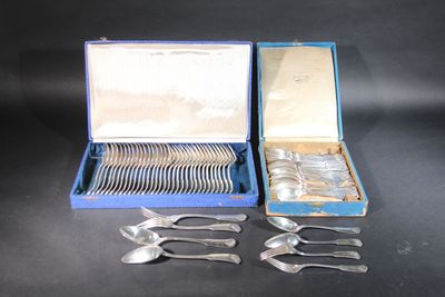 a box of silverware with spoons and spoons in it