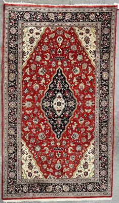 Tapis Ghoum en soie (chaine, trame et velours en soie), cent…