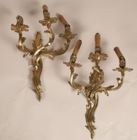 Paire d’appliques à trois bras de lumière de style rocaille …