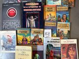 beaucoup de livres sur la table