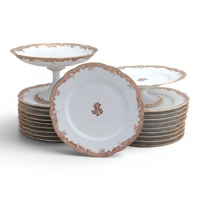 a stack of plates that are sitting on top of each other