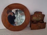 un homme se prenant en photo dans le miroir