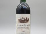 l'image d'une bouteille de vin posée sur une table
