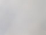 une peinture réalisée à la peinture bleue sur un mur blanc