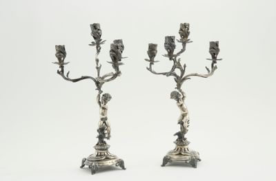 Paire de candélabres de style rocaille en argent 800 millièm…