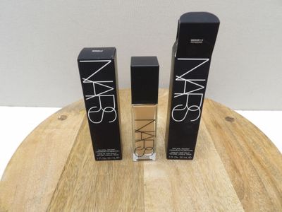 Gloss à lèvres Nars Cosmetics dans les teintes nude