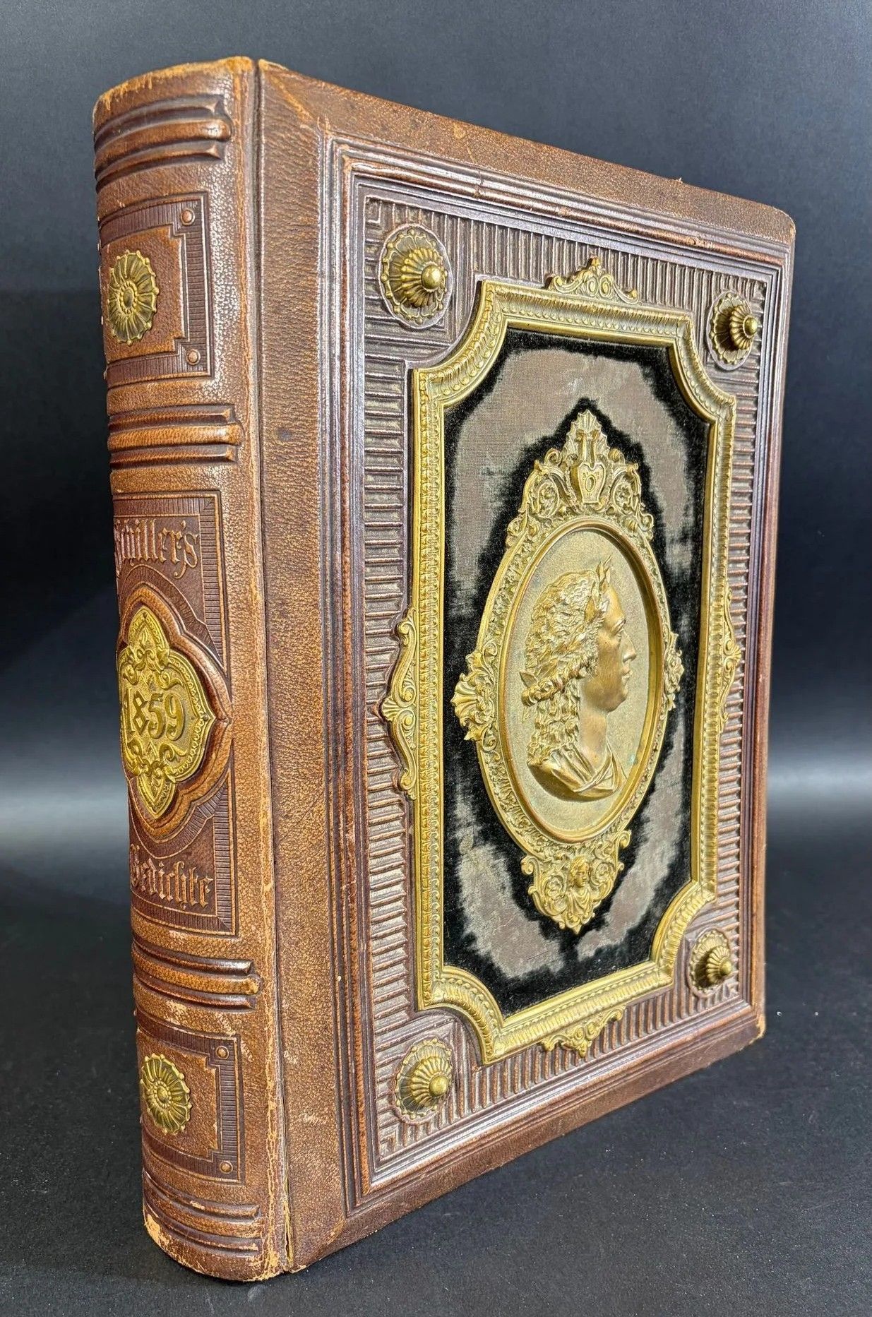 Objets d'art & Curiosités