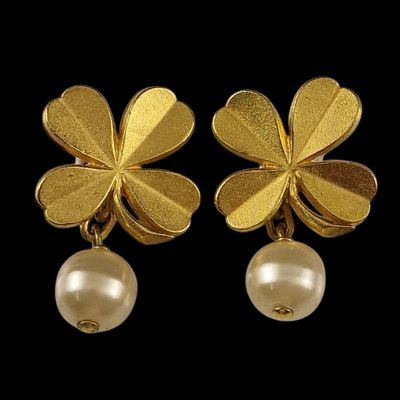 pair of 18k yellow gold flower earrings with pearls
