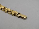 a close up of a gold chain with a clasp on it