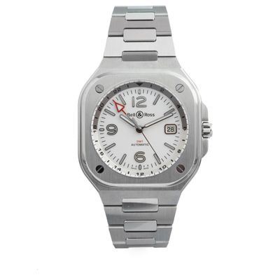 une image d'un gros plan d'une montre-bracelet sur un fond blanc