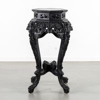 Grande table d'appoint ou socle oriental, orné de motifs de … (photo 6)