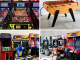 Il y a de nombreux types de machines d'arcade dans cette salle