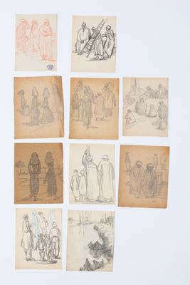 Plusieurs dessins représentant des personnes sont reproduits sur du papier ancien, sur un fond blanc.