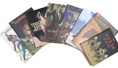 un grand nombre de livres posés sur une table