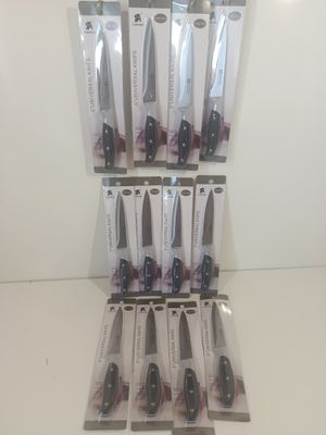 beaucoup de couteaux contenus dans l'emballage