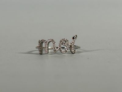 a close up of a diamond ring with the word mom on it