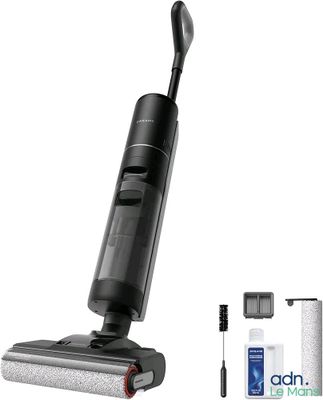 un gros plan sur un aspirateur et une brosse de nettoyage