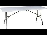 une table blanche avec des pieds noirs et un plateau blanc