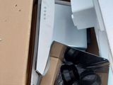 une boîte contenant un couteau et d'autres objets