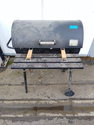 Barbecue au charbon de bois sur roulettes - Photo 1