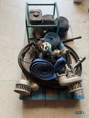 une image représentant un tas d'outils posés sur une palette