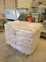 Ensemble des matériaux de construction contenus sur les rack… (photo 5)