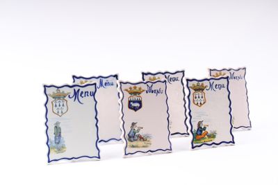 trois cartes avec l'image d'une menorah et d'une menorah