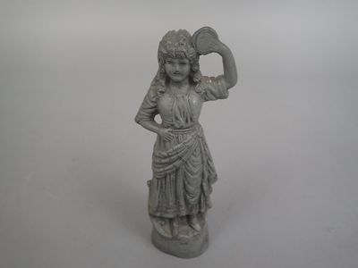 Sujet en alliage à base de plomb représentant une gitane au … - Photo 1