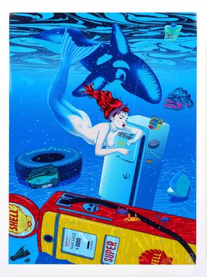 un tableau représentant une sirène dans l'eau, à côté d'un réfrigérateur
