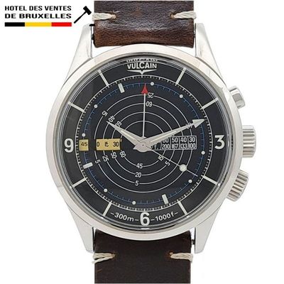 une image d'une montre en gros plan sur fond blanc