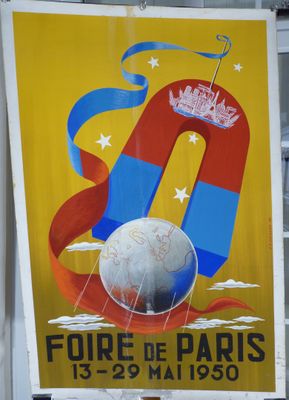 une affiche sur laquelle figure l'image d'un ballon de foot