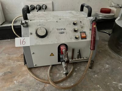 a machine that is sitting on the floor in a room