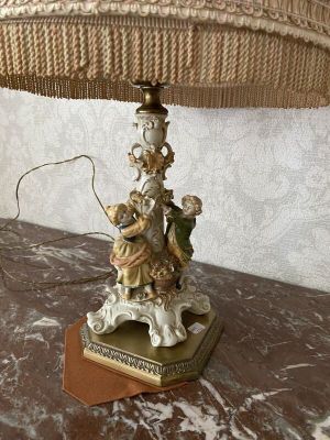 a lamp that is sitting on a table with a lamp shade on it