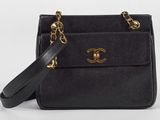 Petit sac à rabat Chanel en cavia noir