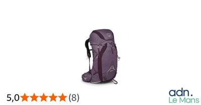 un gros plan d'un sac à dos violet sur fond blanc