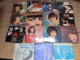 beaucoup de livres de musique sur la table