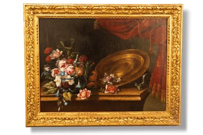 une photo représentant un tableau avec des fleurs et une assiette posées sur une table