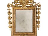 une image d'un miroir encadré d'or sur un fond blanc