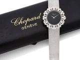une image montrant un gros plan d'une montre-bracelet avec son boîtier