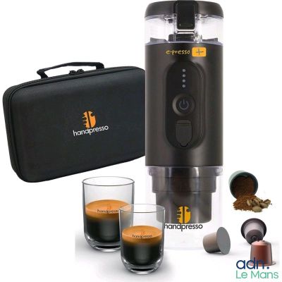 une photo d'une machine à expresso avec deux tasses d'expresso
