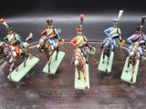 sept figurines de soldats à cheval posées sur une table