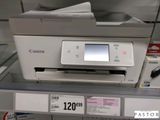 une imprimante posée sur une étagère dans un magasin