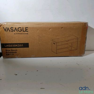 une boîte en carton posée sur une table