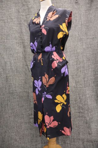 RODIER Paris – Robe d’été vintage sans manche fleurie. Taille 40....