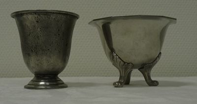 Etain 1ere 230g (Diam : 8 et h : 9 cm) 2eme 238g (Diam : 11 …