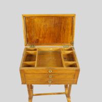 Table d'ouvrage ou travailleuse en bois ouvrant par un abatt… (photo 2)