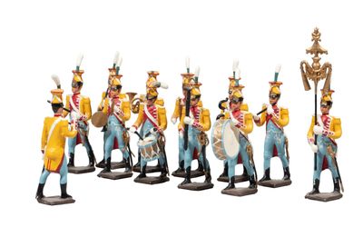 Les petits soldats sont tous vêtus d'uniformes bleus et jaunes.