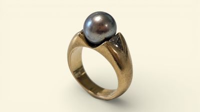 Bague en or jaune 18K (750/°°) centrée d'une imposante perle…